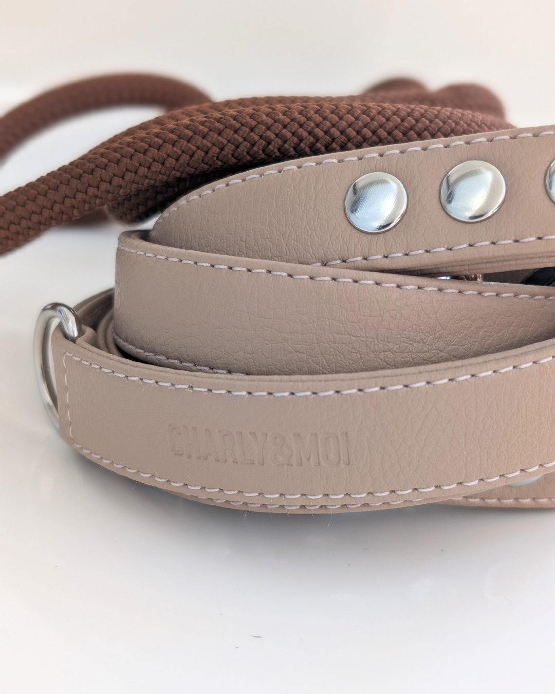 Laisse en cuir végan nude et corde chocolat