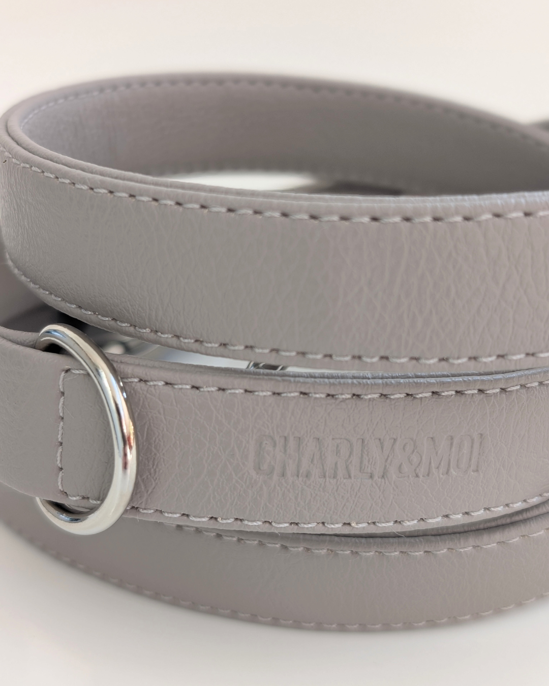 Laisse en cuir végan gris perle
