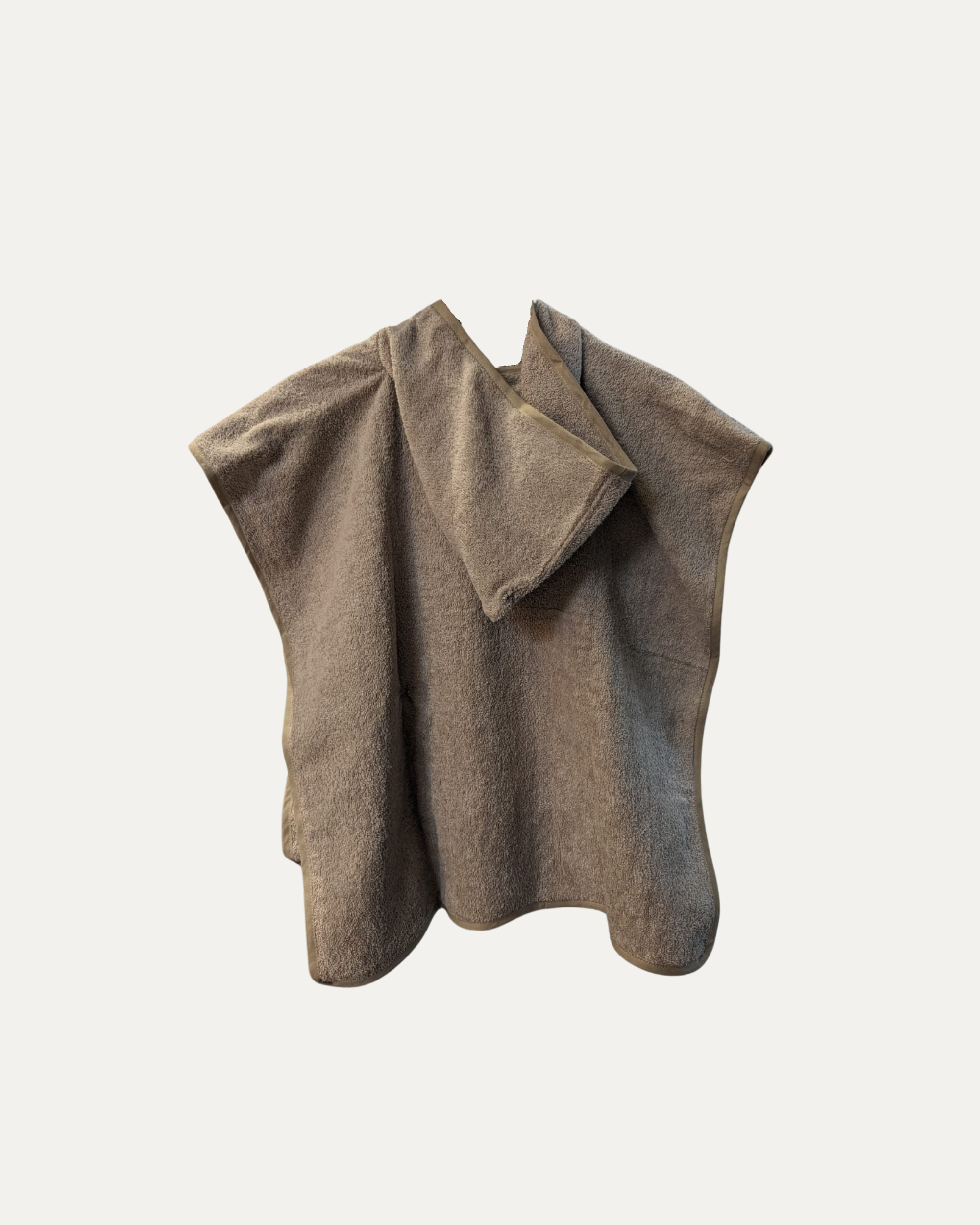 Peignoir pour enfant en éponge, beige, packshot dos, à assortir avec le peignoir adulte et chien.