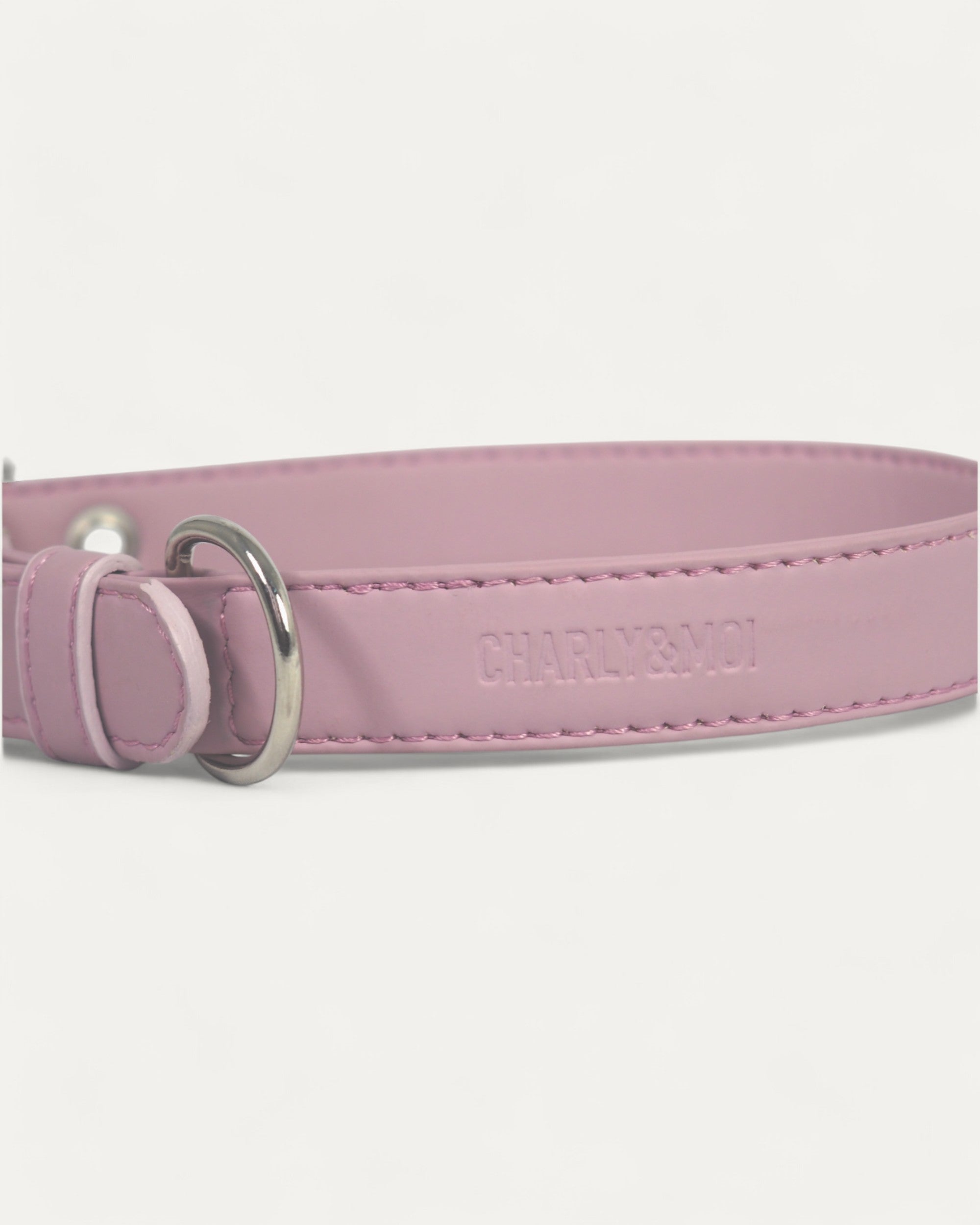 Collier personnalisable pour chien en cuir vegan de pommes, lilas, élégant, durable, cruelty-free et respectueux de l&