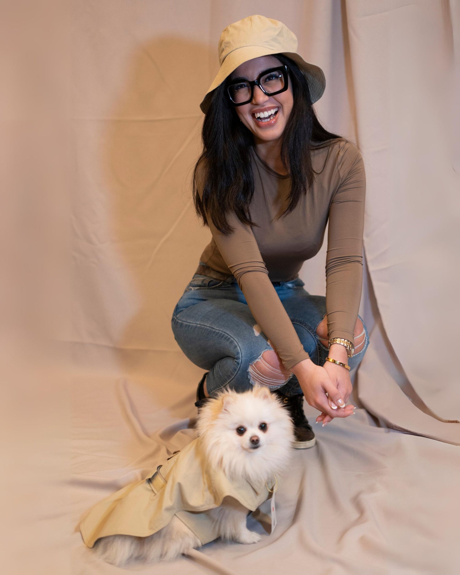 Ensemble pour chien et maitre comprenant un bob, un bandana et un manteau, modèle unique 100% upcyclé