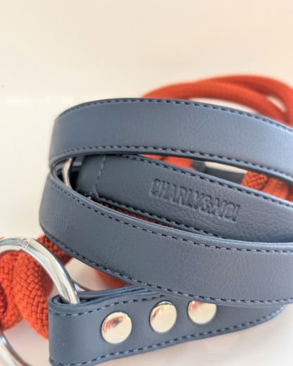 Laisse pour chien en cuir végan bleu marine et corde paprika