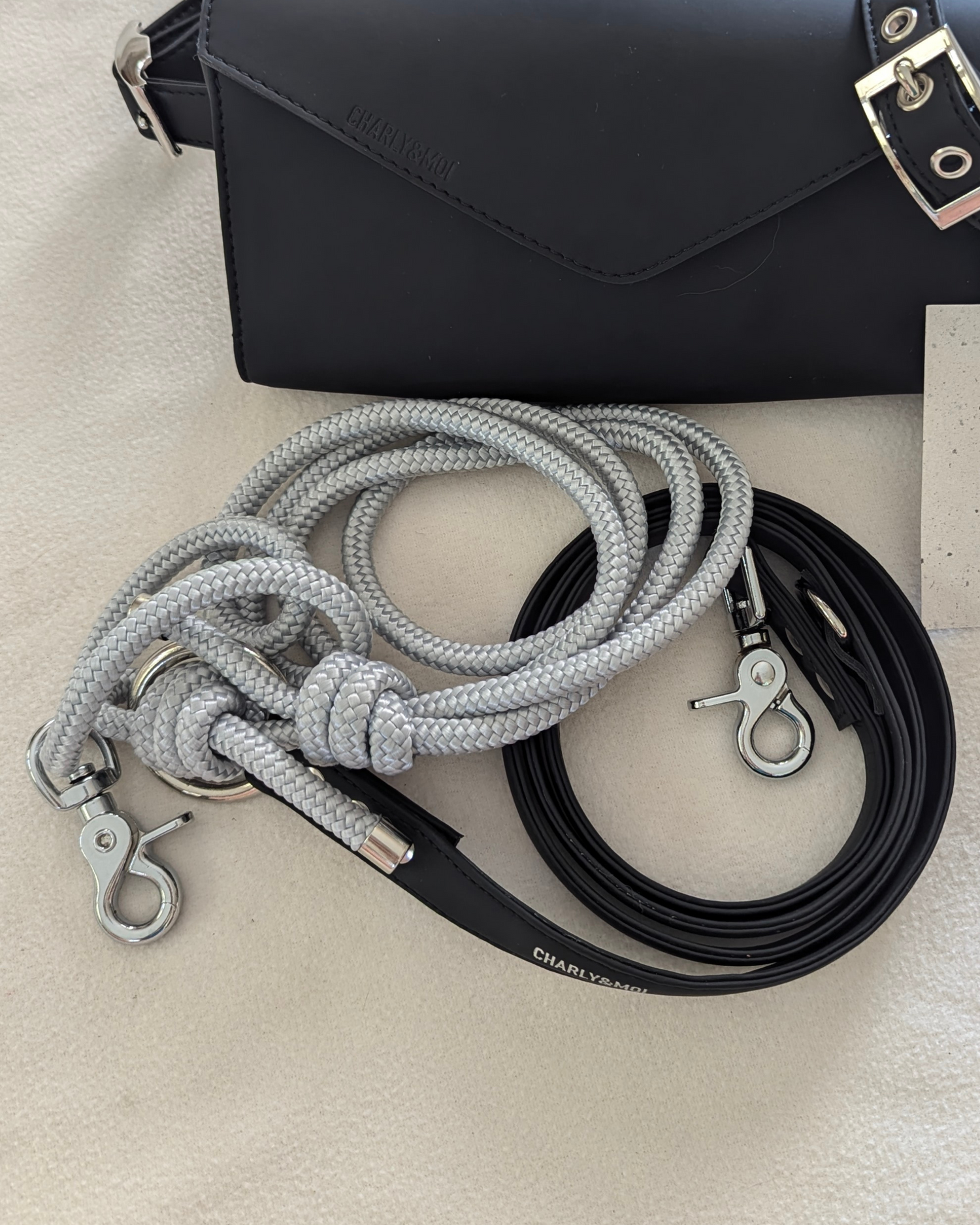 Laisse pour chien mains libres en cuir végan de pommes noir et corde argent, utilisable en bandoulière, autour de la taille ou en laisse classique