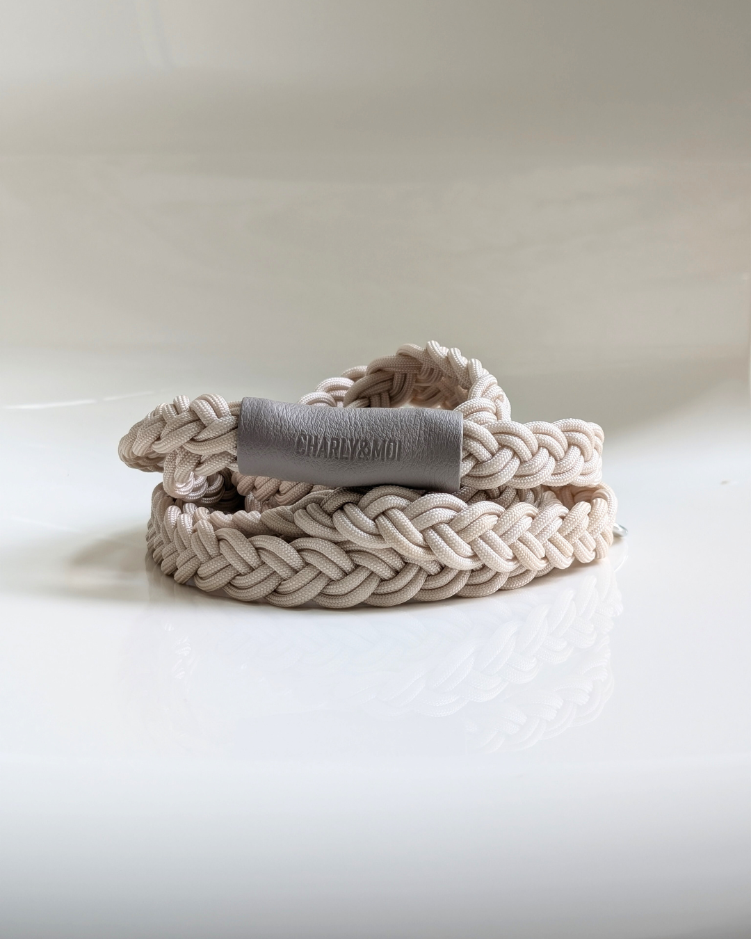 Laisse en corde tressée beige et cuir gris perle