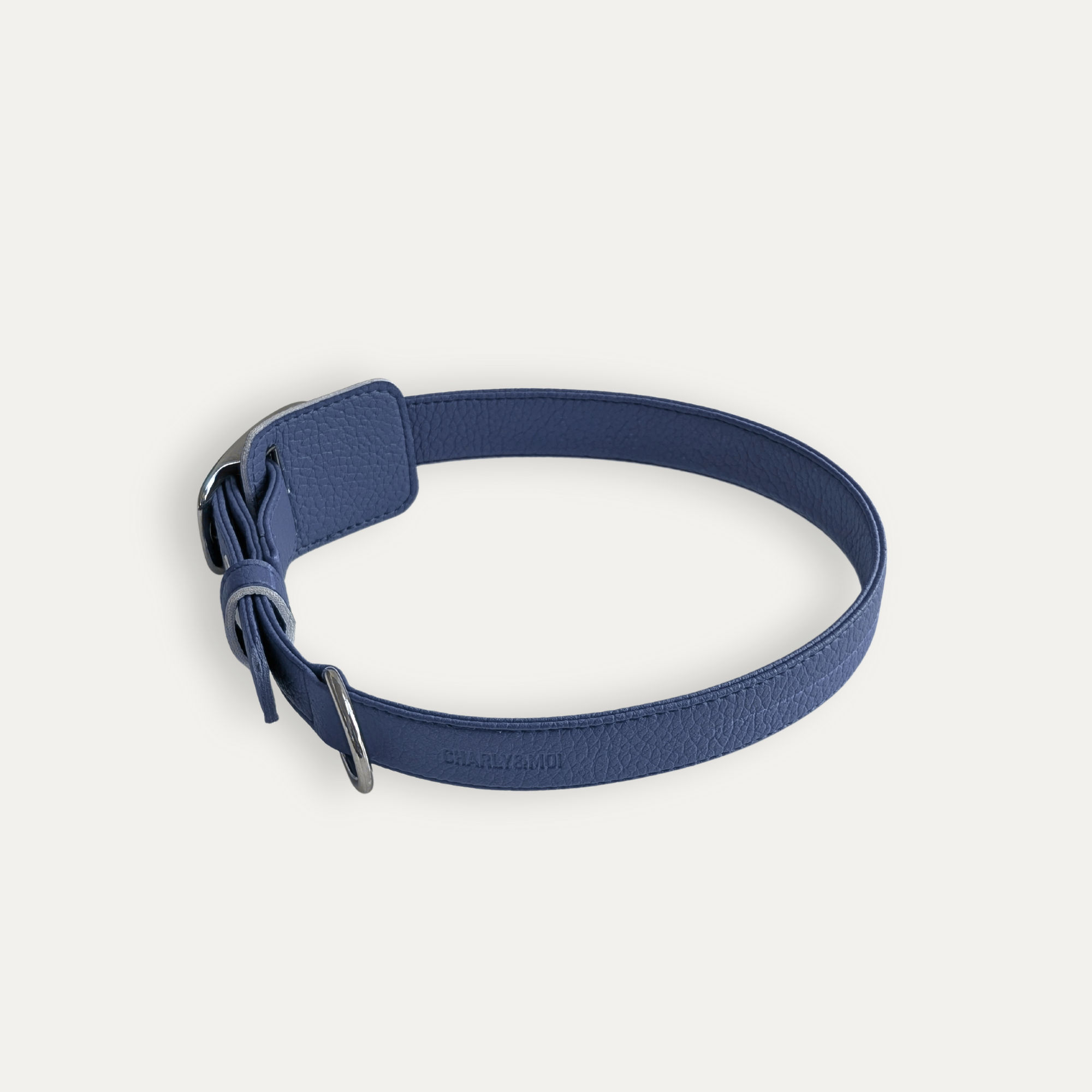 Collier pour chien en cuir* vegan bleu marine focus arrière