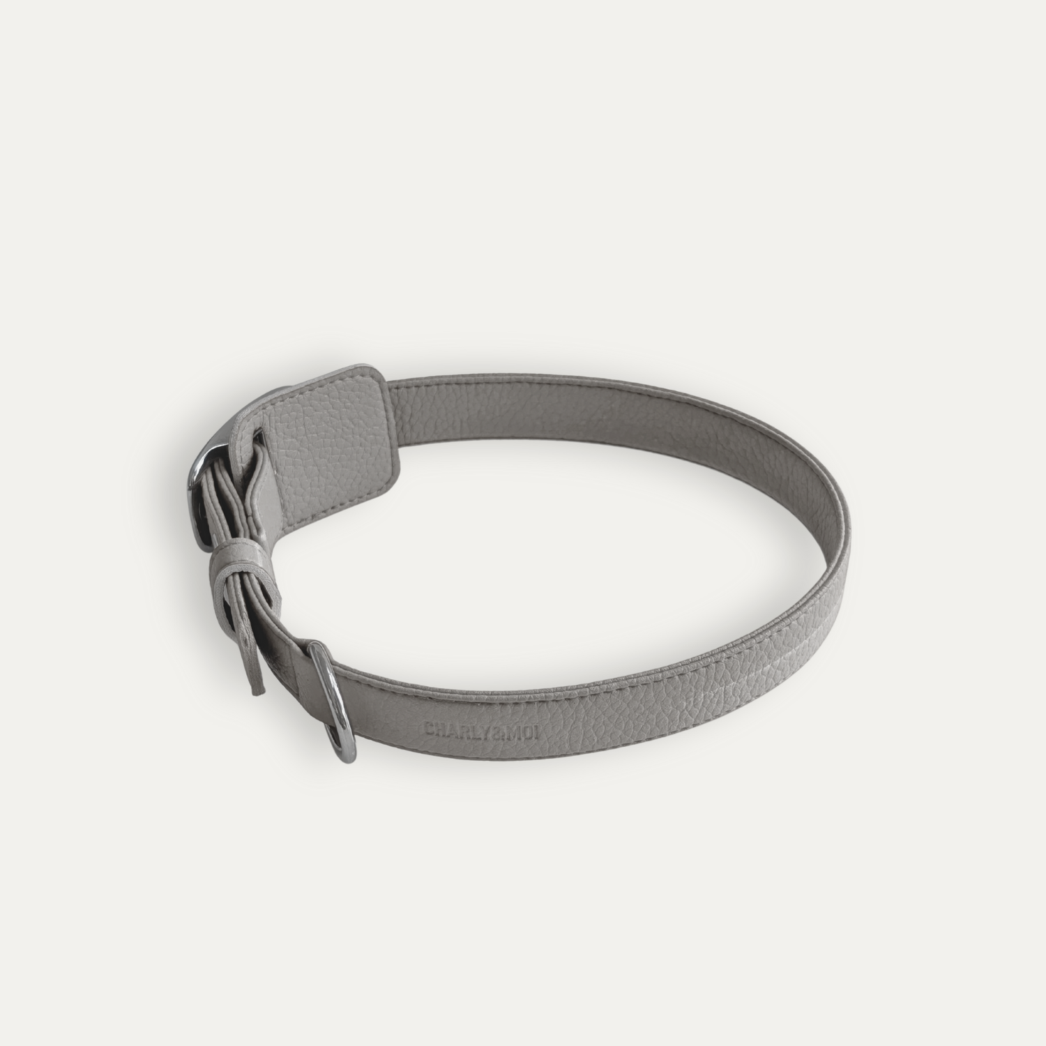 Collier pour chien en cuir* vegan gris perle focus arrière