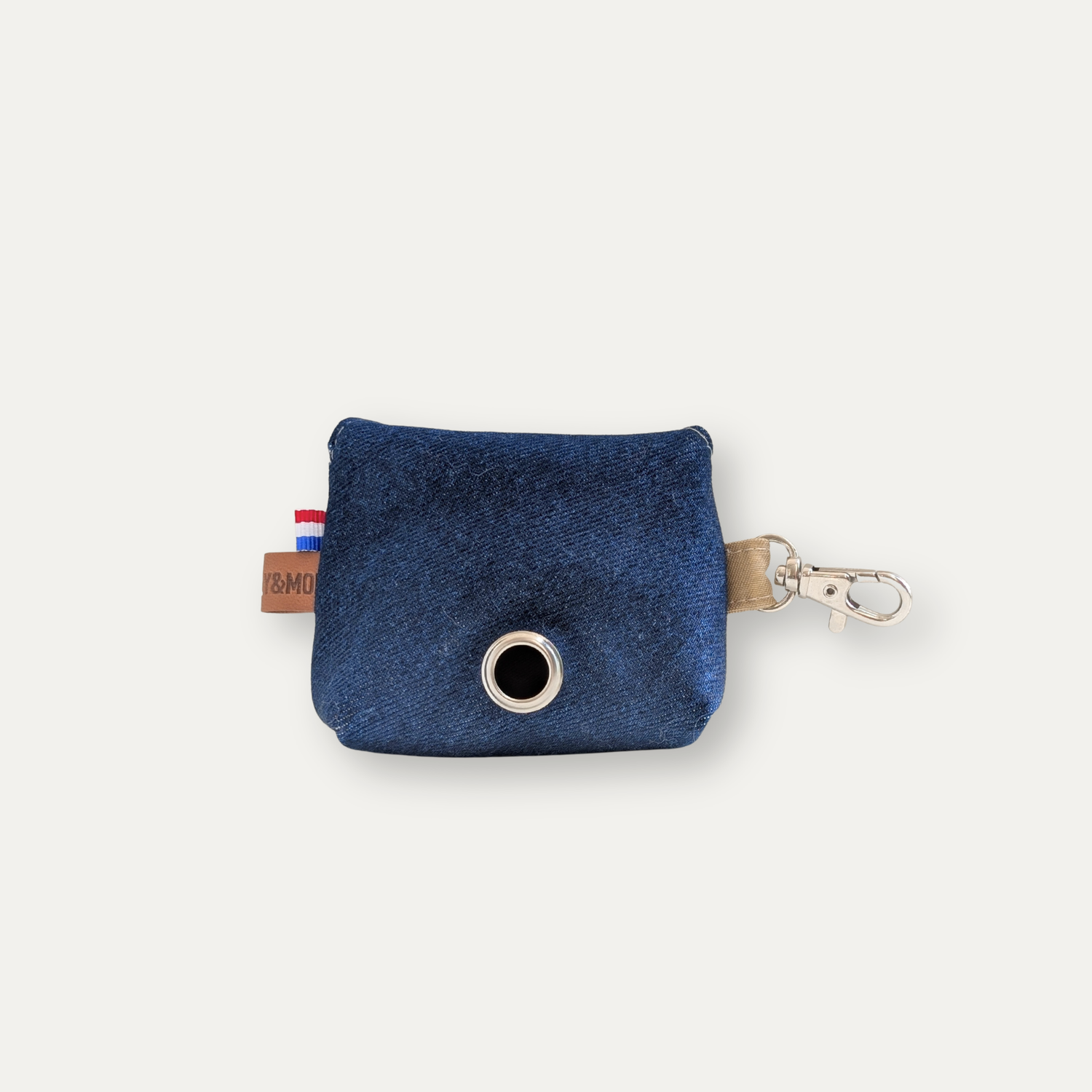 Ouverture de pochette de sacs à déjections pour chien en jean brut