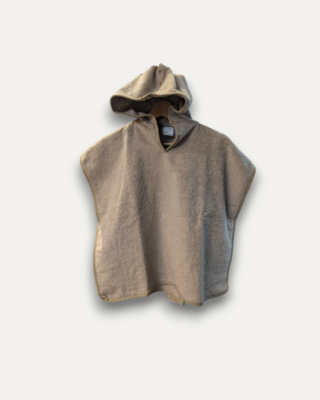 Peignoir pour enfant en éponge, beige, packshot, à assortir avec le peignoir adulte et chien.