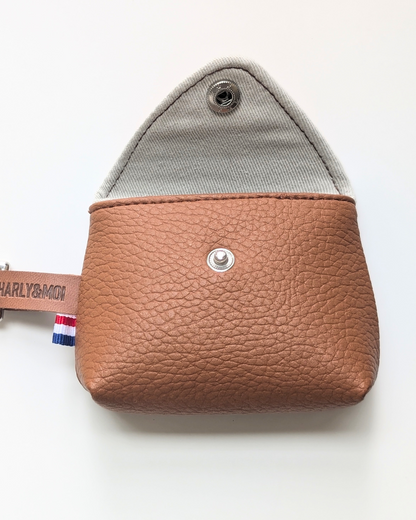 Pochette pour sacs à déjection en cuir végan couleur camel
