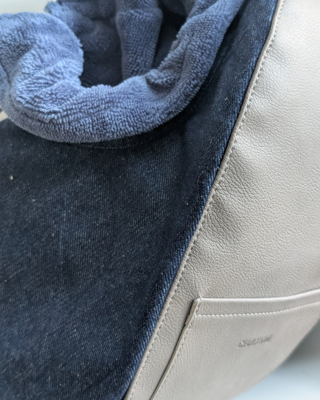 Sac de transport pour chien en jean et cuir végan gris