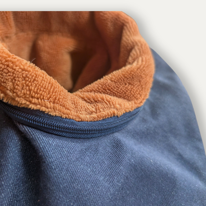 Sac de transport pour chien cuir vegan zoom sur le col zippé